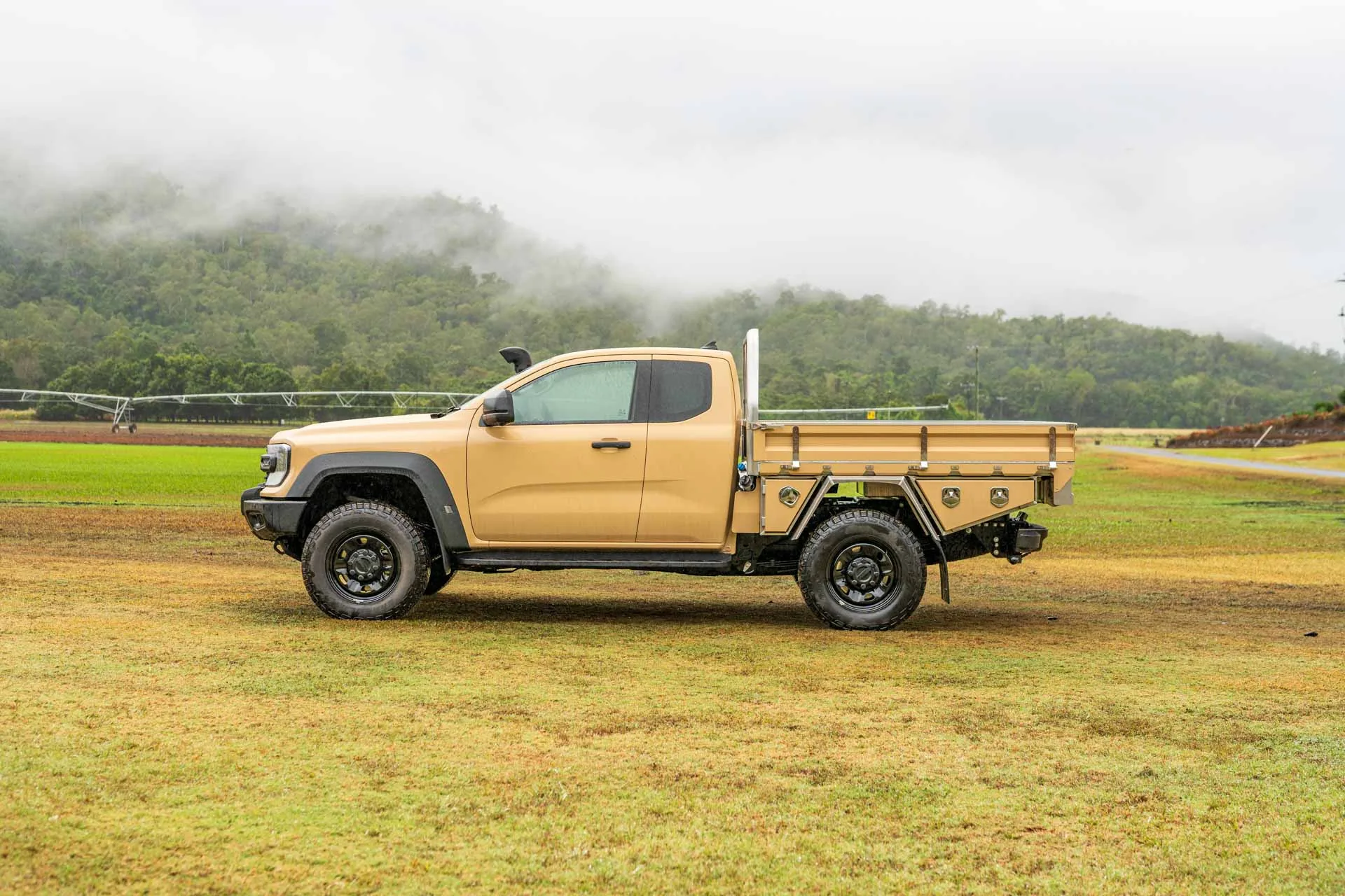 Ford Ranger Super Duty with Elite tray side profile