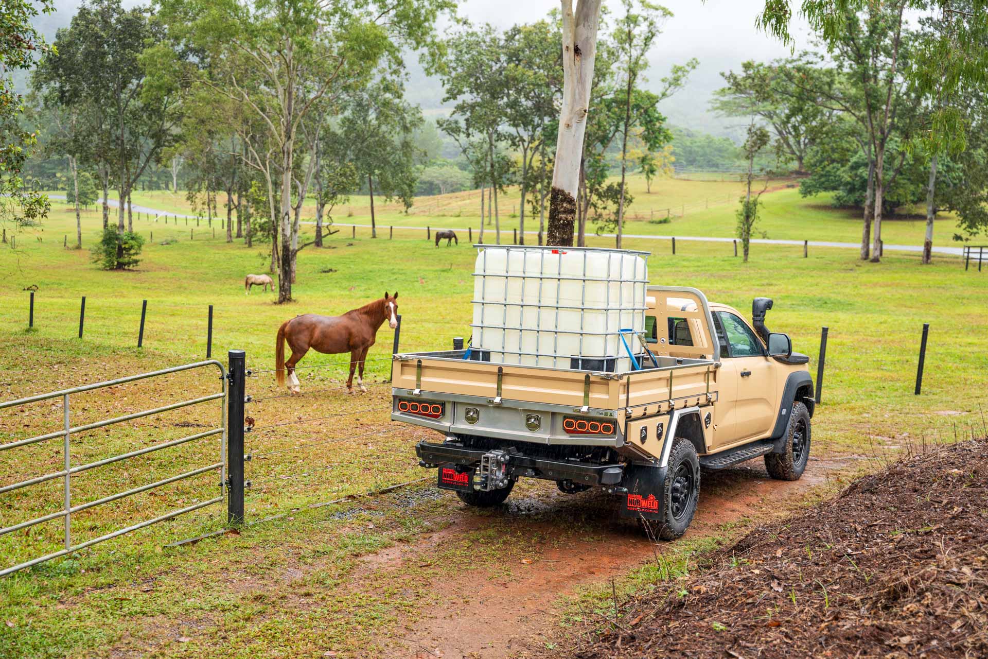 Ford Super Duty Trays & Canopies