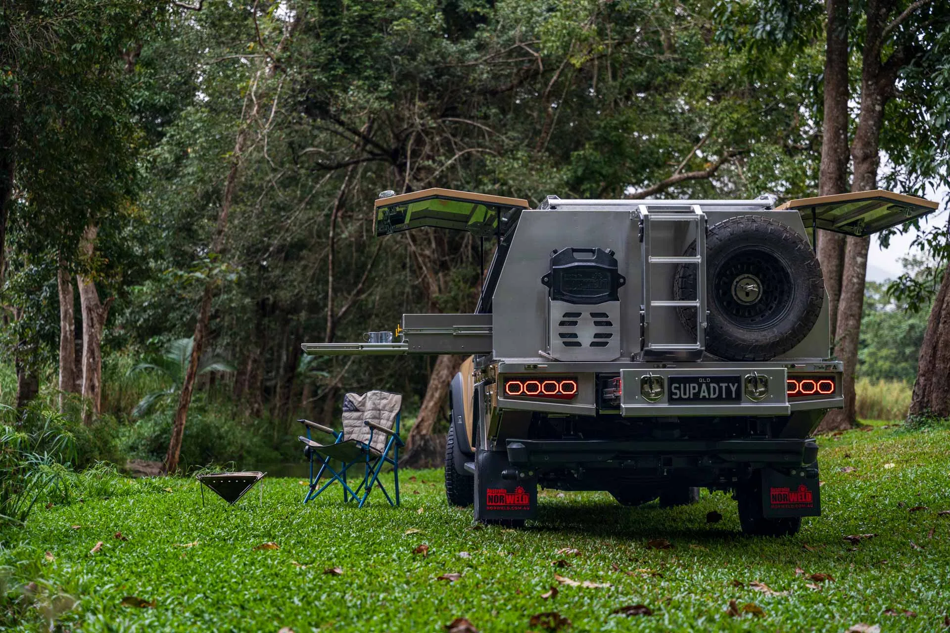 Ford-Ranger-Super-Duty-with-Norweld-Elite-Tray-and-1740-Deluxe-Lite-Canopy-Seismic-Tan-09