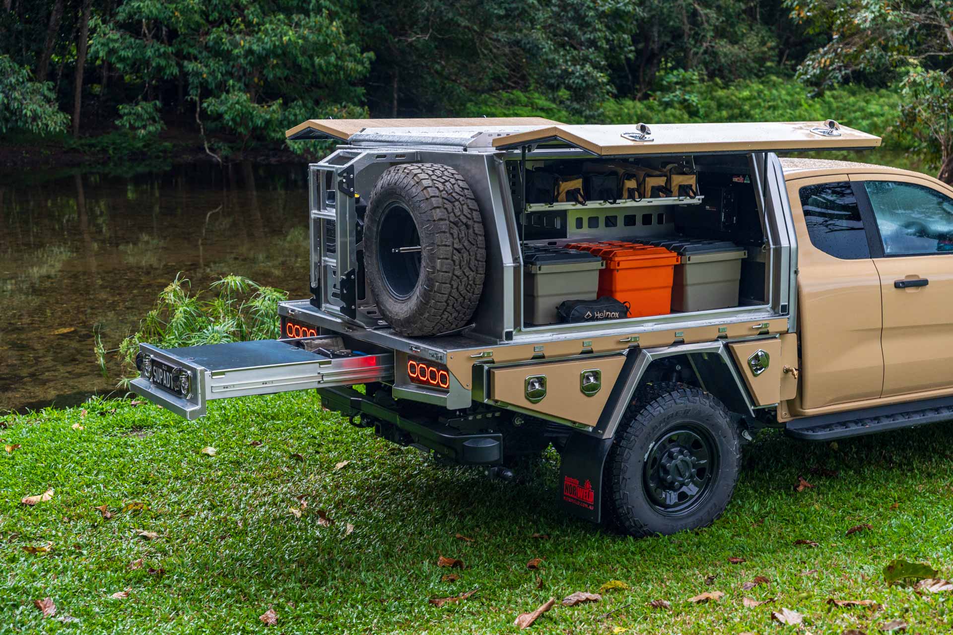 Ford Super Duty Trays & Canopies