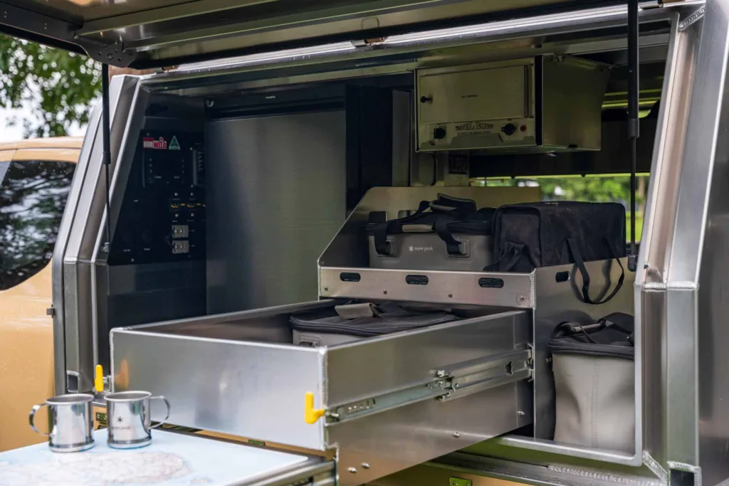 Ford-Ranger-Super-Duty-with-Norweld-Elite-Tray-and-1740-Deluxe-Lite-Canopy-Seismic-Tan-17