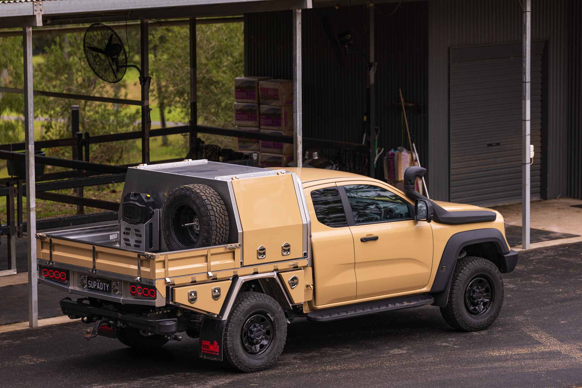 Ford Super Duty Trays & Canopies