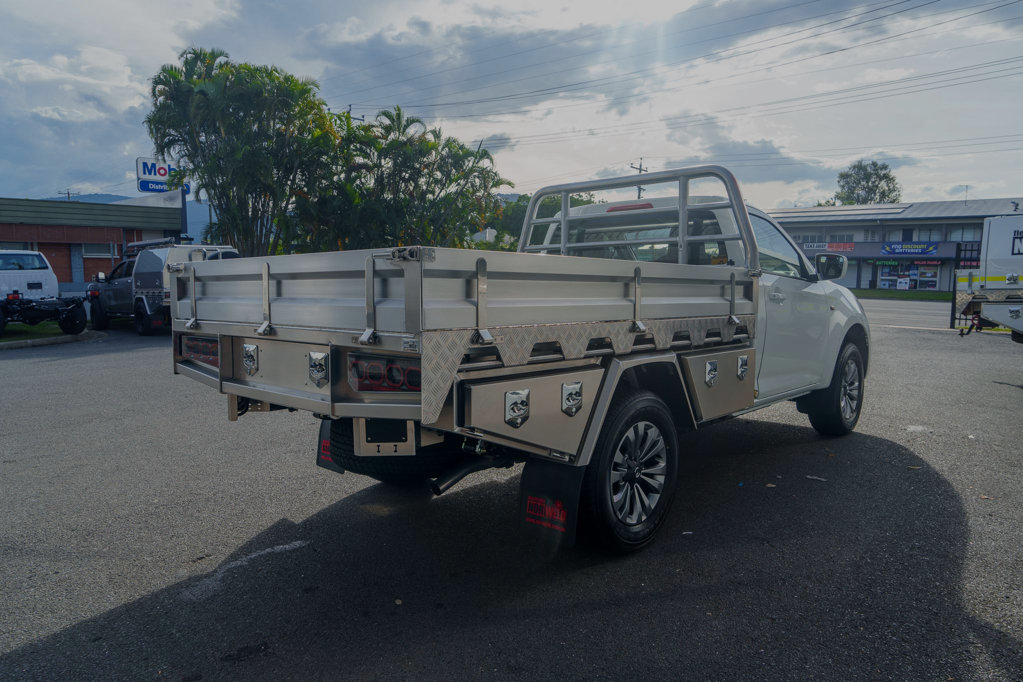 This is a heavy duty aluminium Ute tray on a Isuzu DMAX