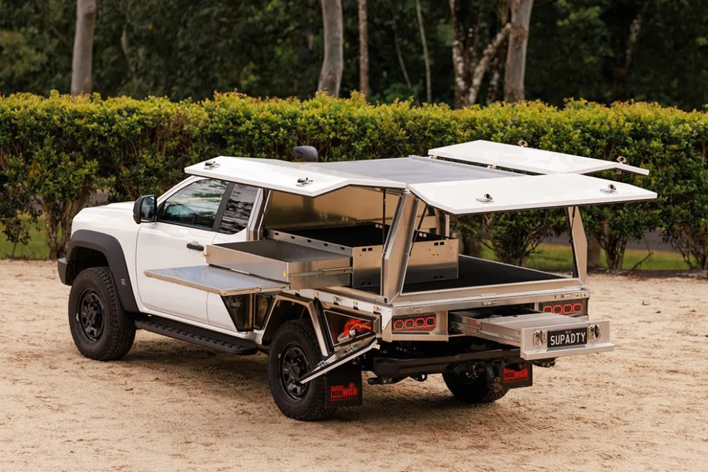 Ford Super Duty Trays & Canopies