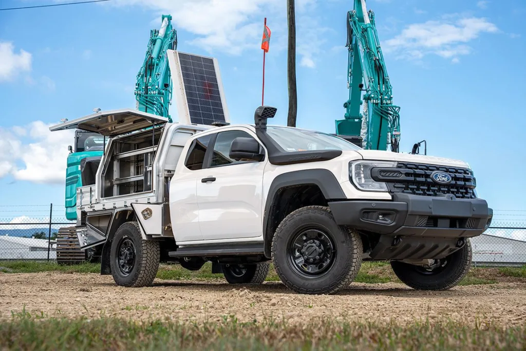 Ford Super Duty with twin gullwing toolboxes