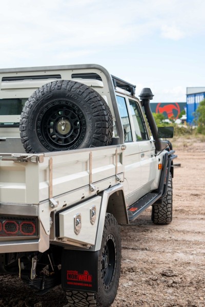 4-Cylinder-Toyota-LandCruiser-79_07543