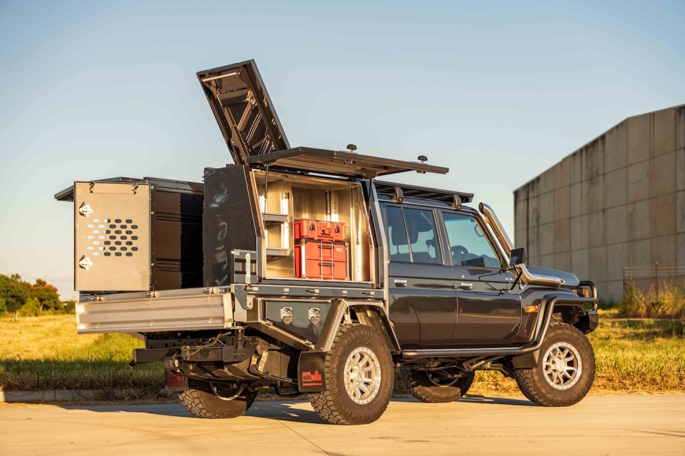 79-Series-DC-Elite-Tray-and-Gullwings-Diesel-Fitter-09