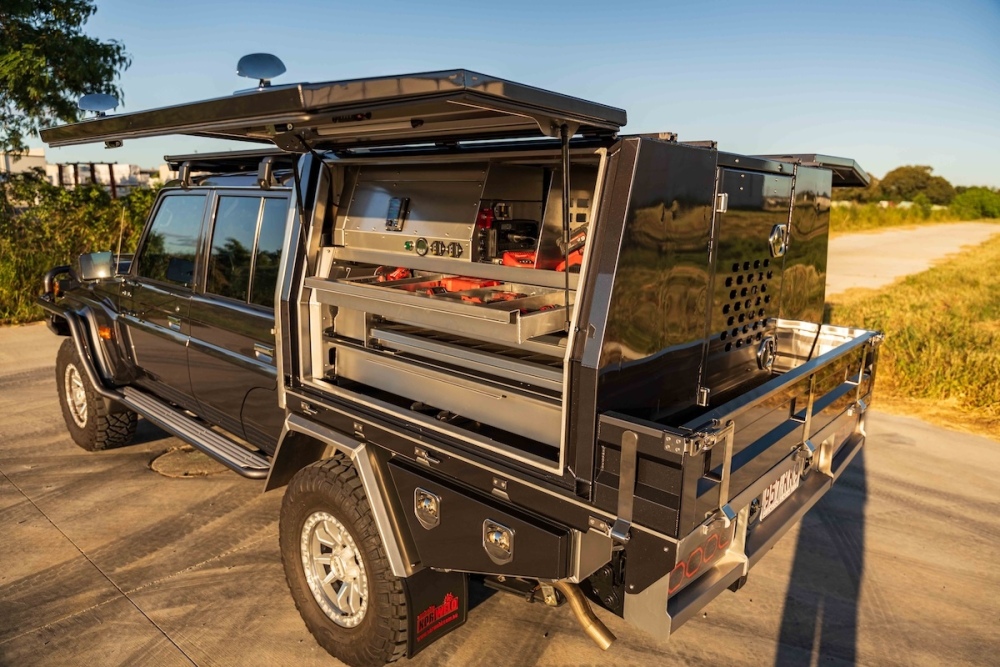 79-Series-DC-Elite-Tray-and-Gullwings-Diesel-Fitter-18