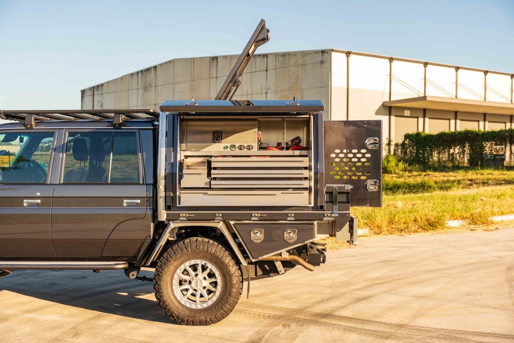 79-Series-DC-Elite-Tray-and-Gullwings-Diesel-Fitter-23