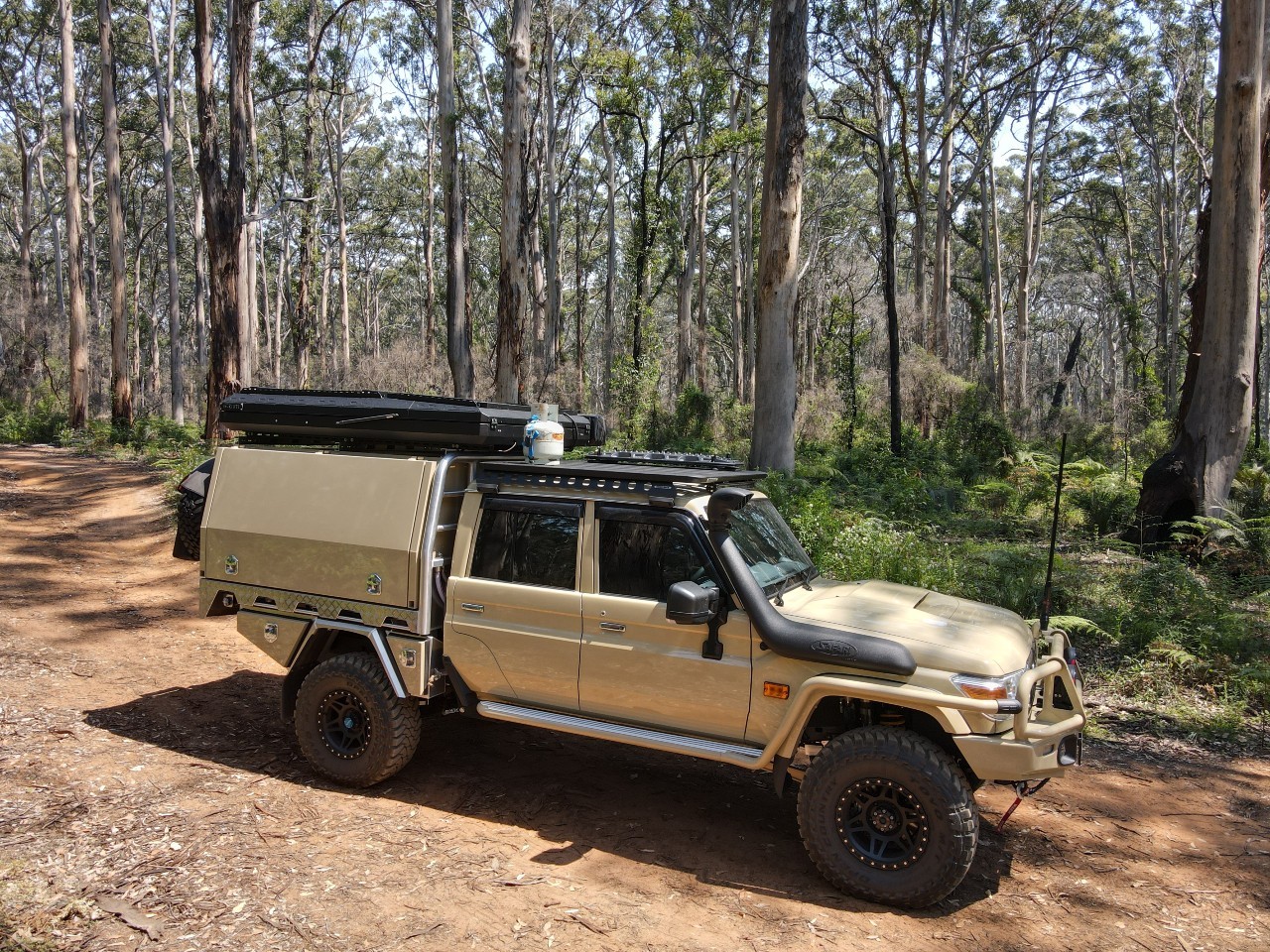 Yonder Travellers' 2023 79 Series GXL Dual Cab - Norweld